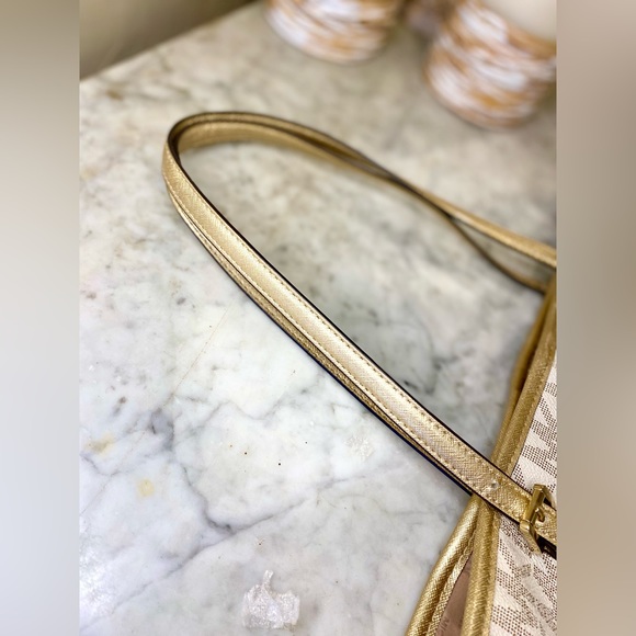 MICHAEL KORS Limited Edition Hearts Jet Set Travel Carryall Tote - Picture 9 of 15